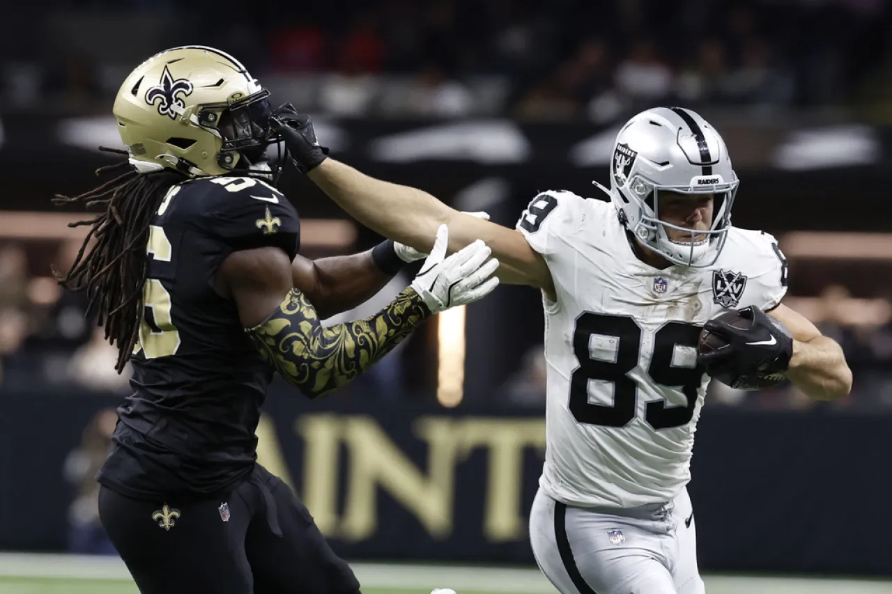 Brock Bowers establece récords de novato en victoria de Raiders contra Saints