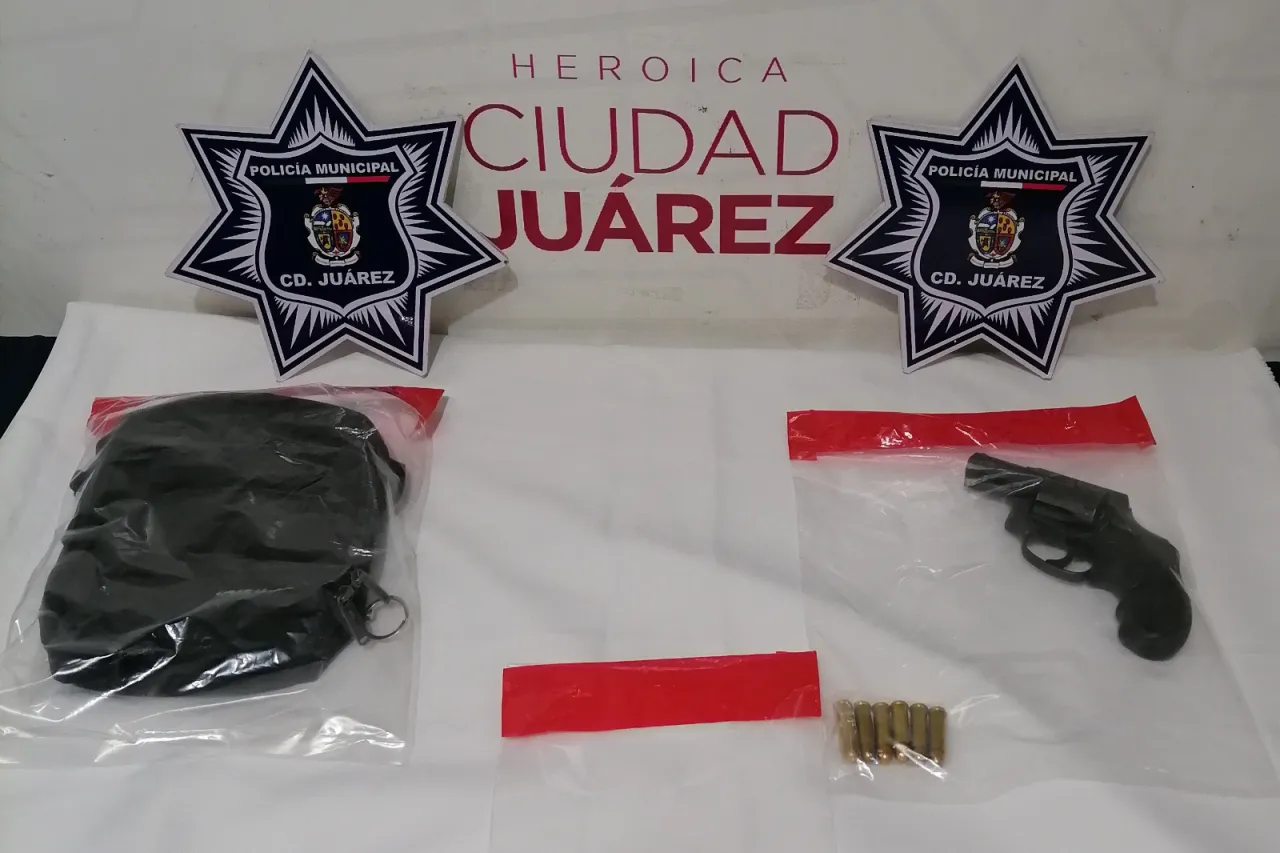 Agentes lo sorprenden robando cableado telefónico y le encuentran arma