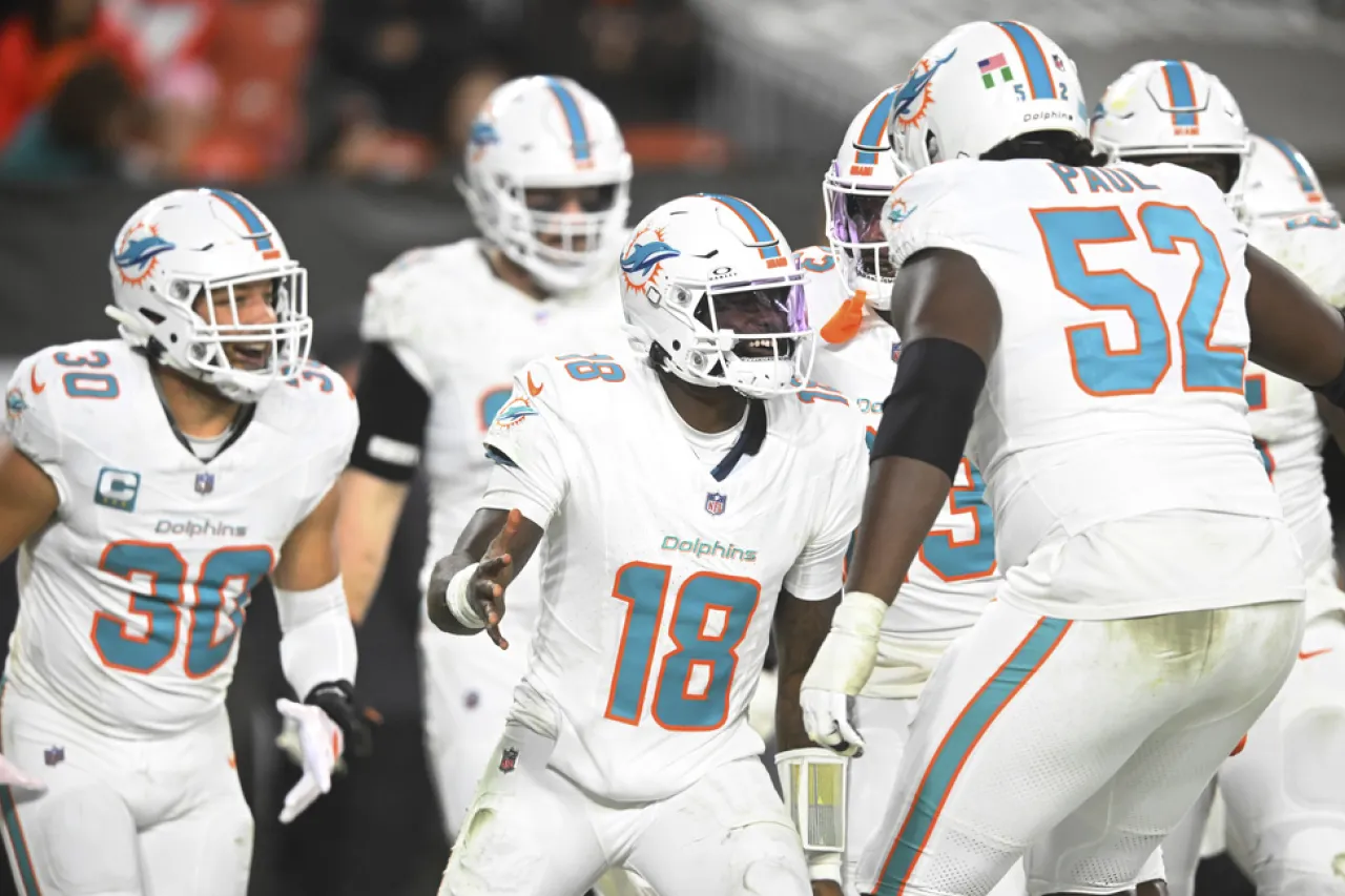 Dolphins siguen vivos rumbo a playoffs con triunfo sobre Browns