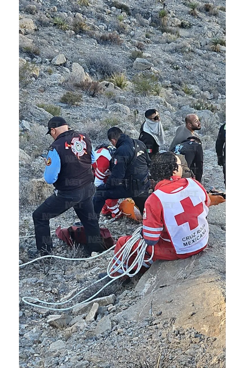 Rescatan a joven lesionado en cerro 'Lee la Biblia'