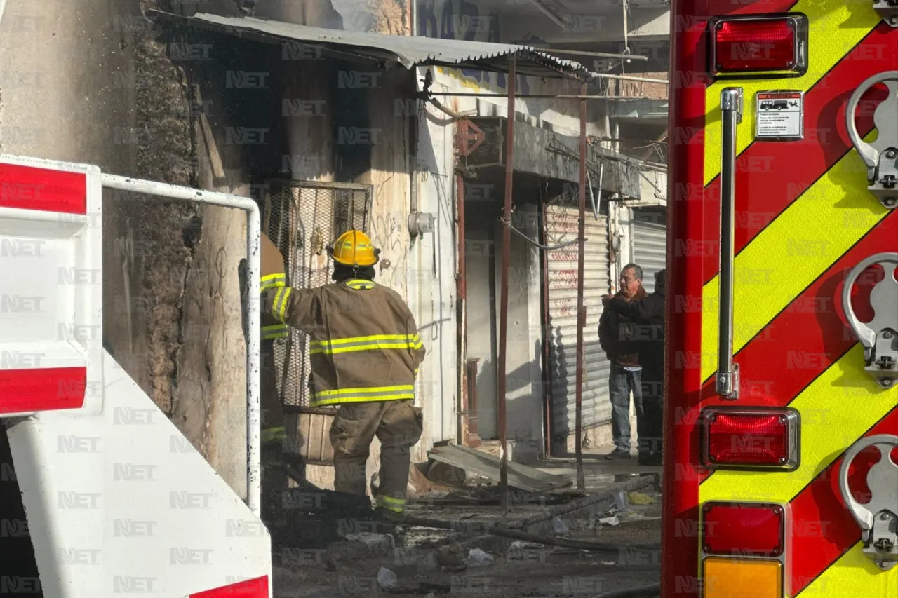 Arde local comercial de la zona Centro