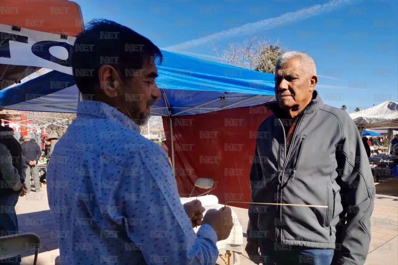 Juarenses van por su masajito relajante al 'Bazar del Monu'