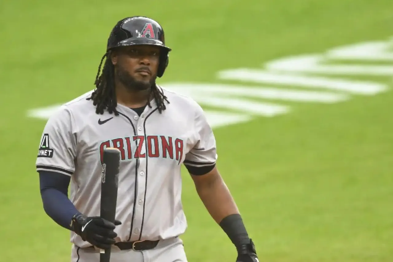 Nacionales traen de regreso a Josh Bell