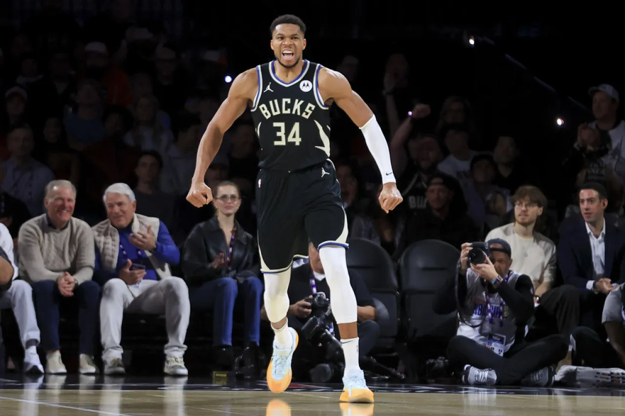 Antetokounmpo, Jokic y James lideran votaciones tempranas para el All-Star