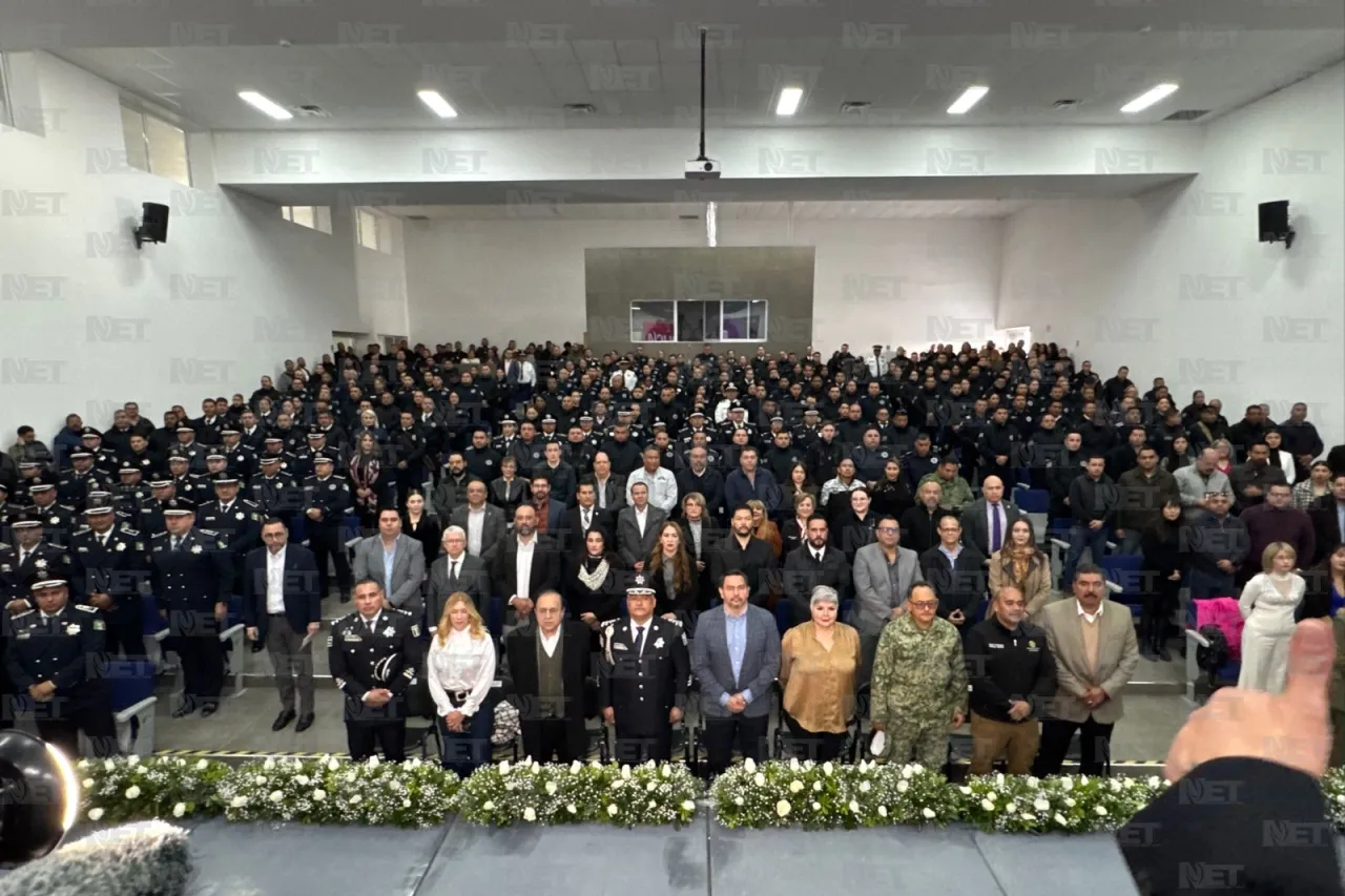 Fotos: Reconocen labor de policías con homenaje