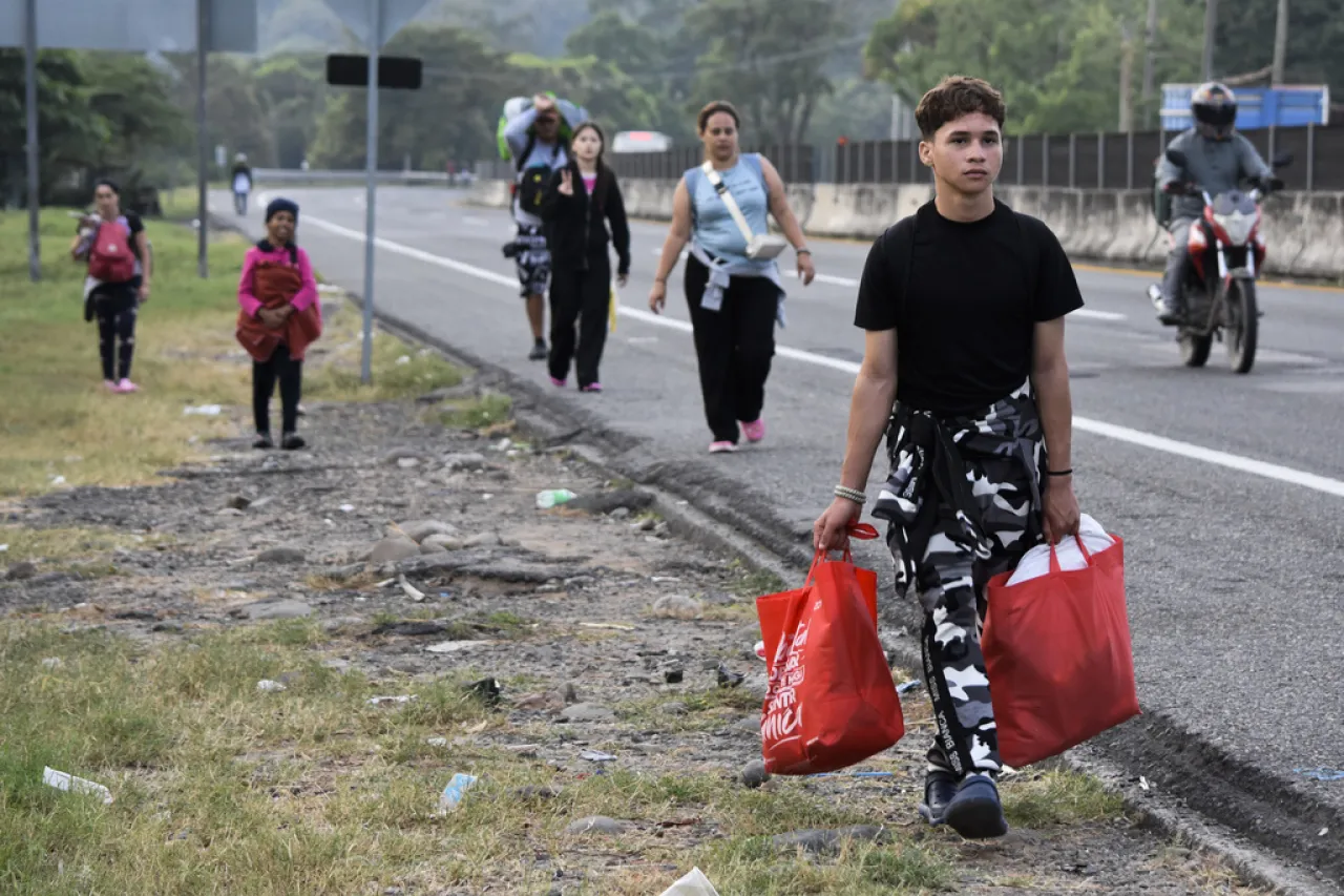 Sale otra caravana de migrantes del sur de México