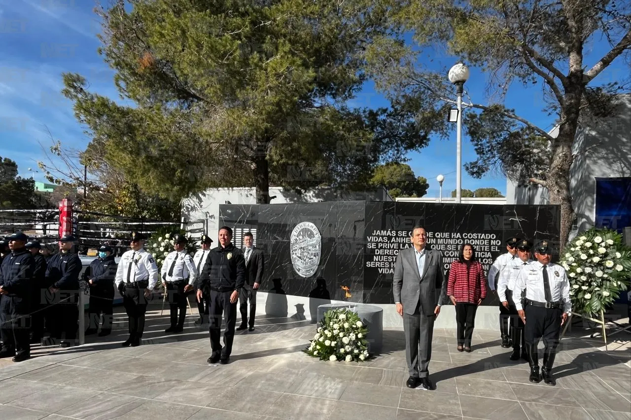 Ciudadanía en deuda con policías: Bonilla en homenaje a elementos caídos