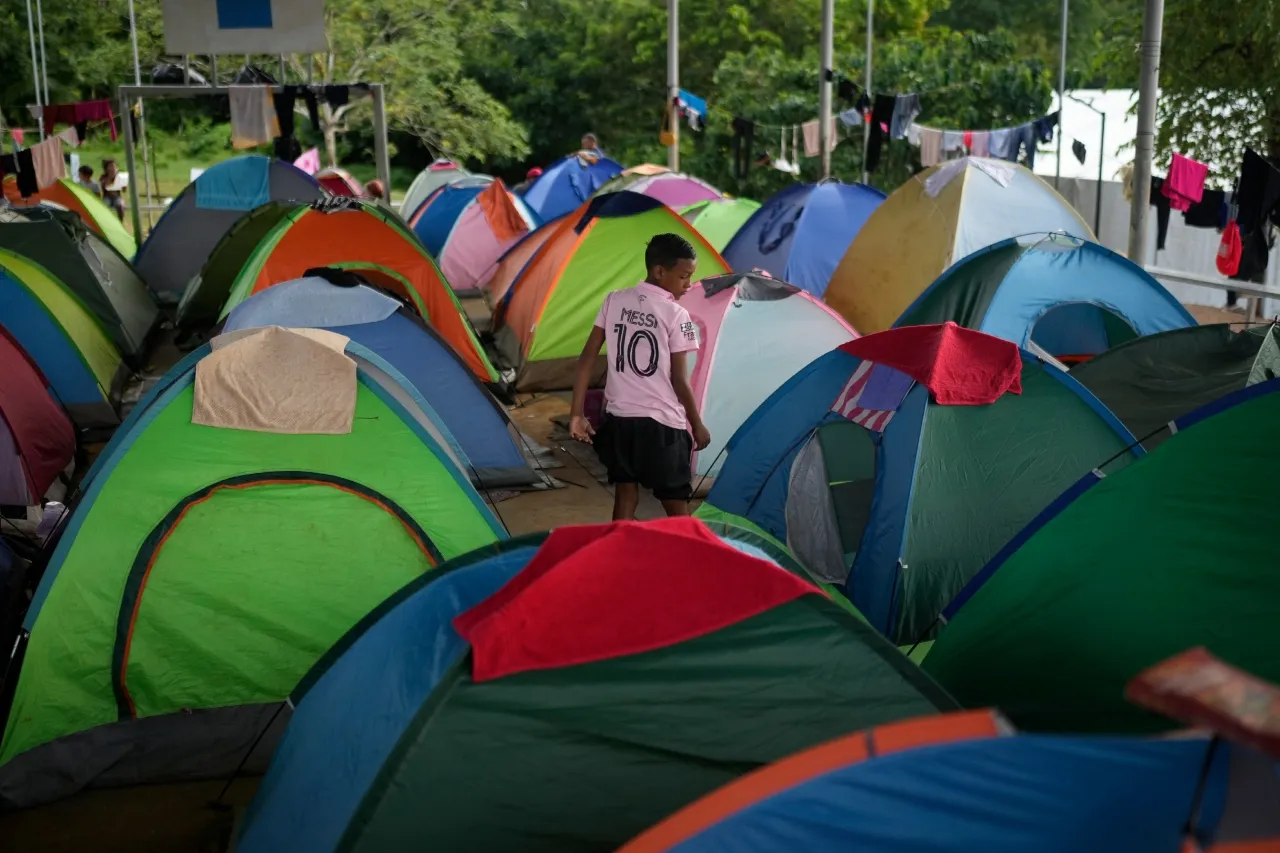 Flujo de migrantes en Darién panameño se reduce a cerca de la mitad en un año