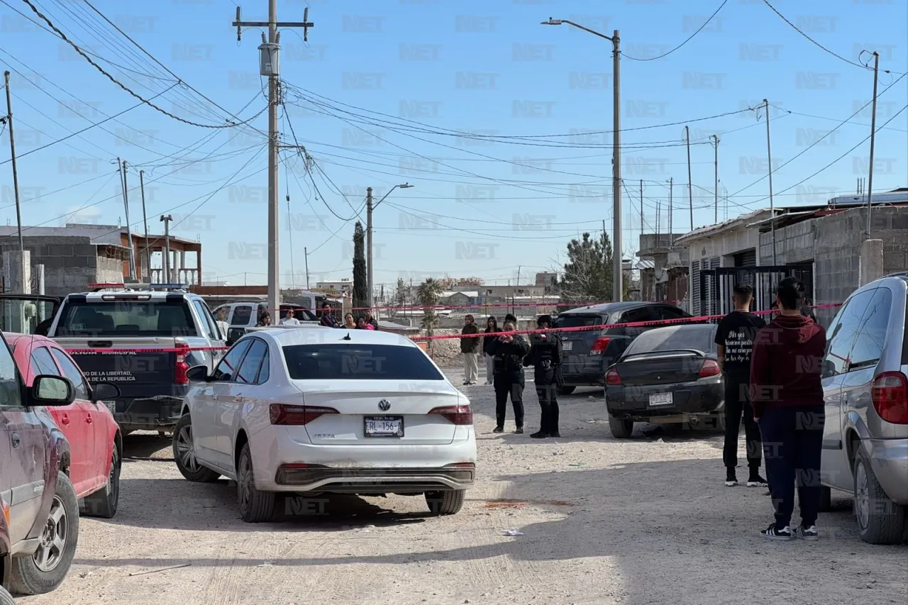 Reparaba su camioneta y muere prensado; le cayó encima