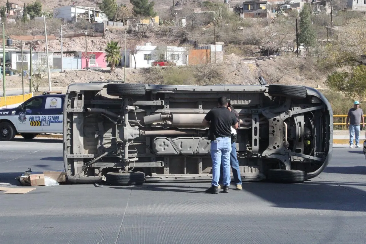 Chihuahua: Resultan cinco lesionados tras volcadura de Patrulla Municipal