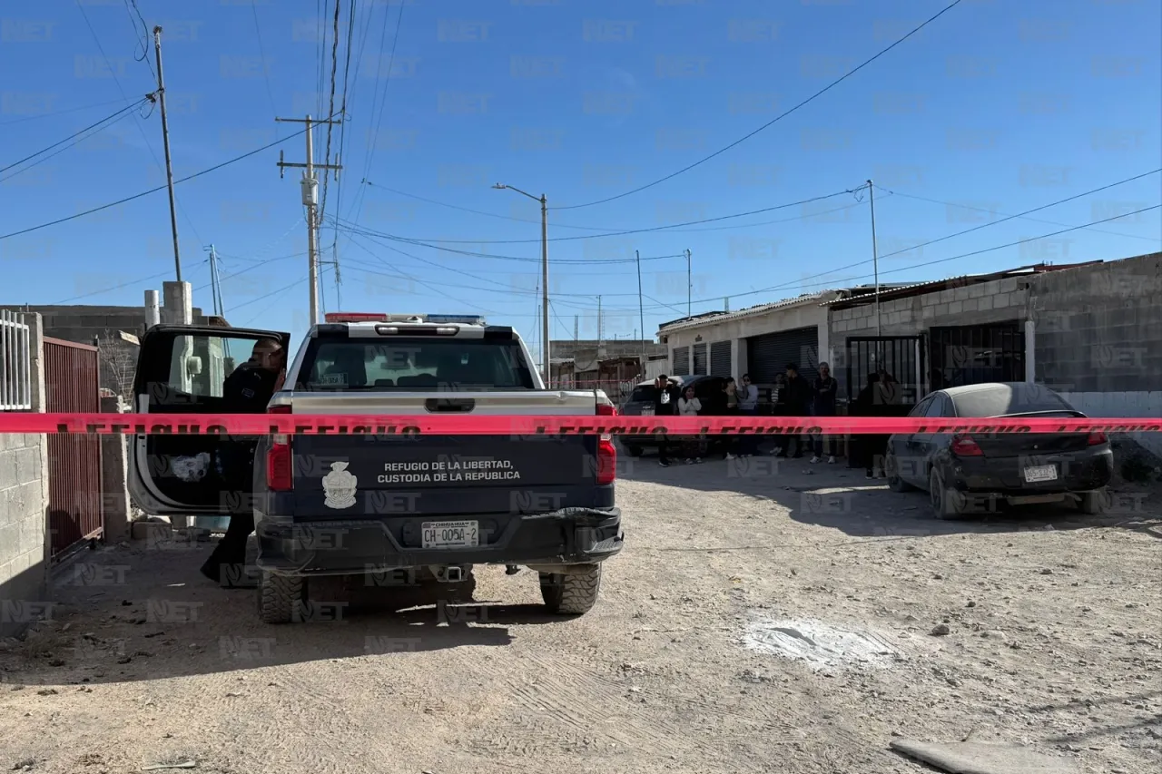 Reparaba su camioneta y muere prensado; le cayó encima