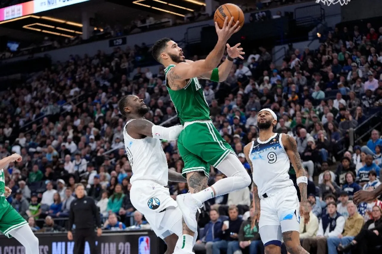 Tatum pone 33 puntos y los Celtics sacan triunfo ante Timberwolves