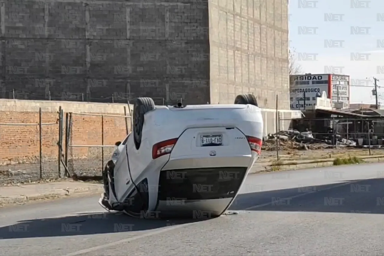 Juárez: Joven se queda dormido y vuelca su automóvil