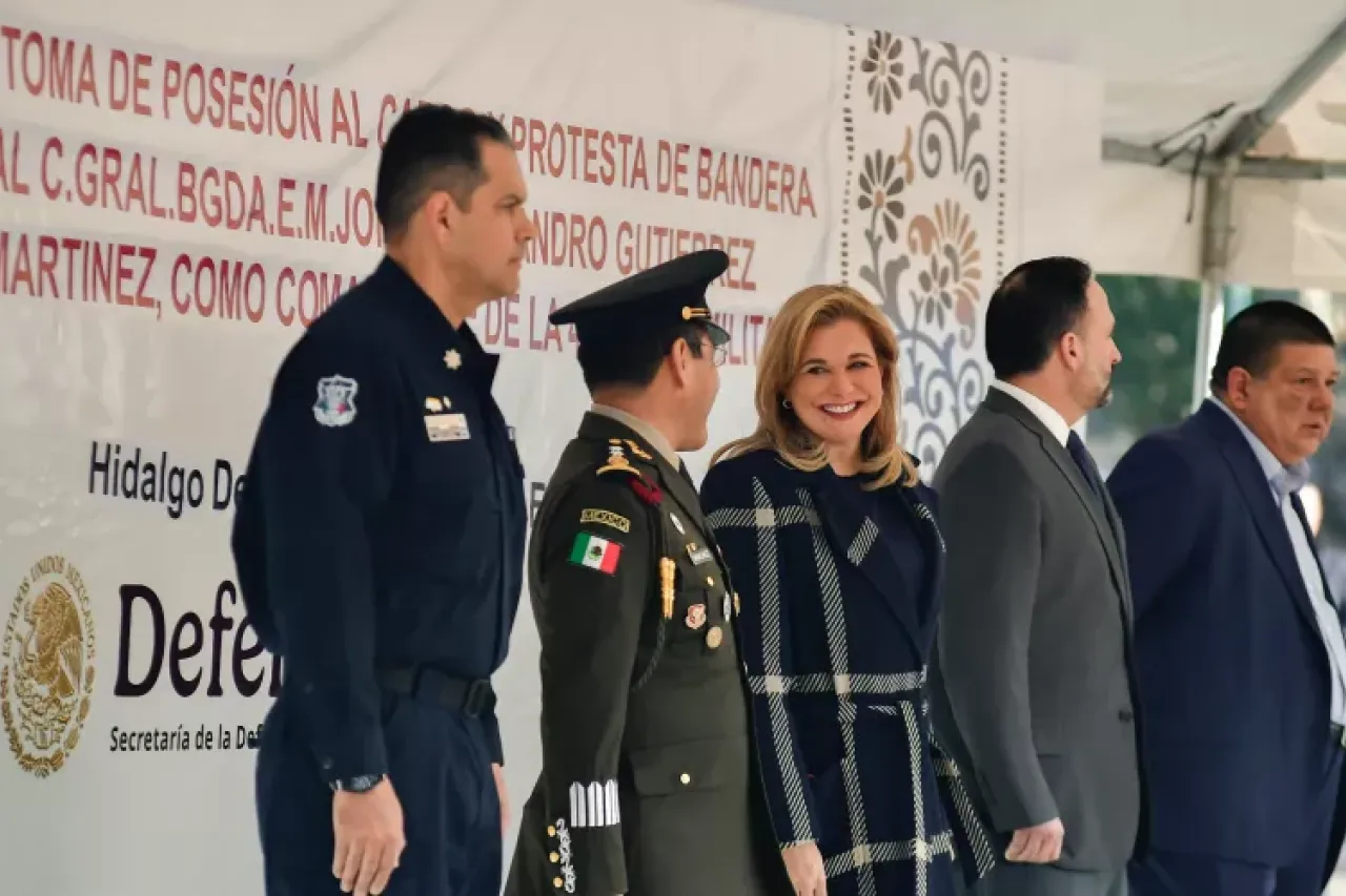 Asiste Maru Campos a toma de protesta en zona militar de Parral