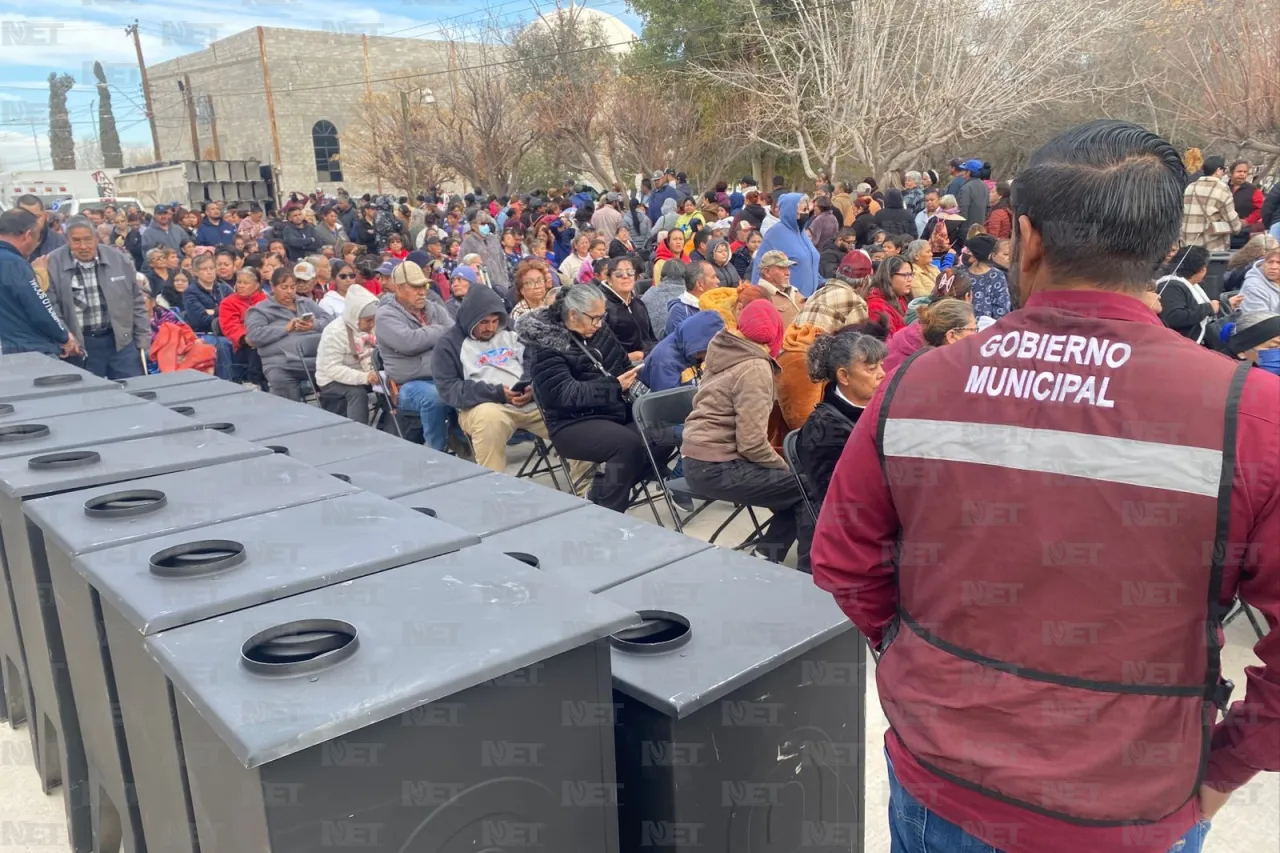 Llevan calentones de leña hasta pobladores de San Isidro