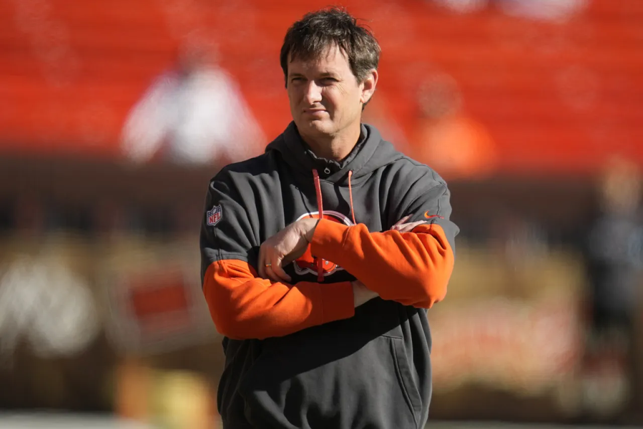 Browns despide a coordinador ofensivo y a entrenador de línea