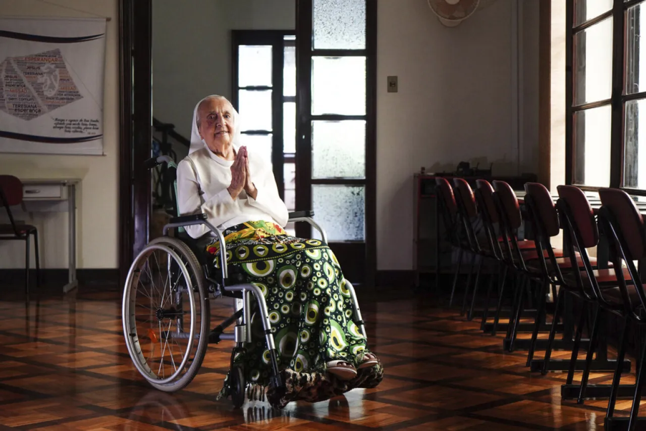 Monja brasileña aficionada al futbol es la persona viva más longeva del mundo