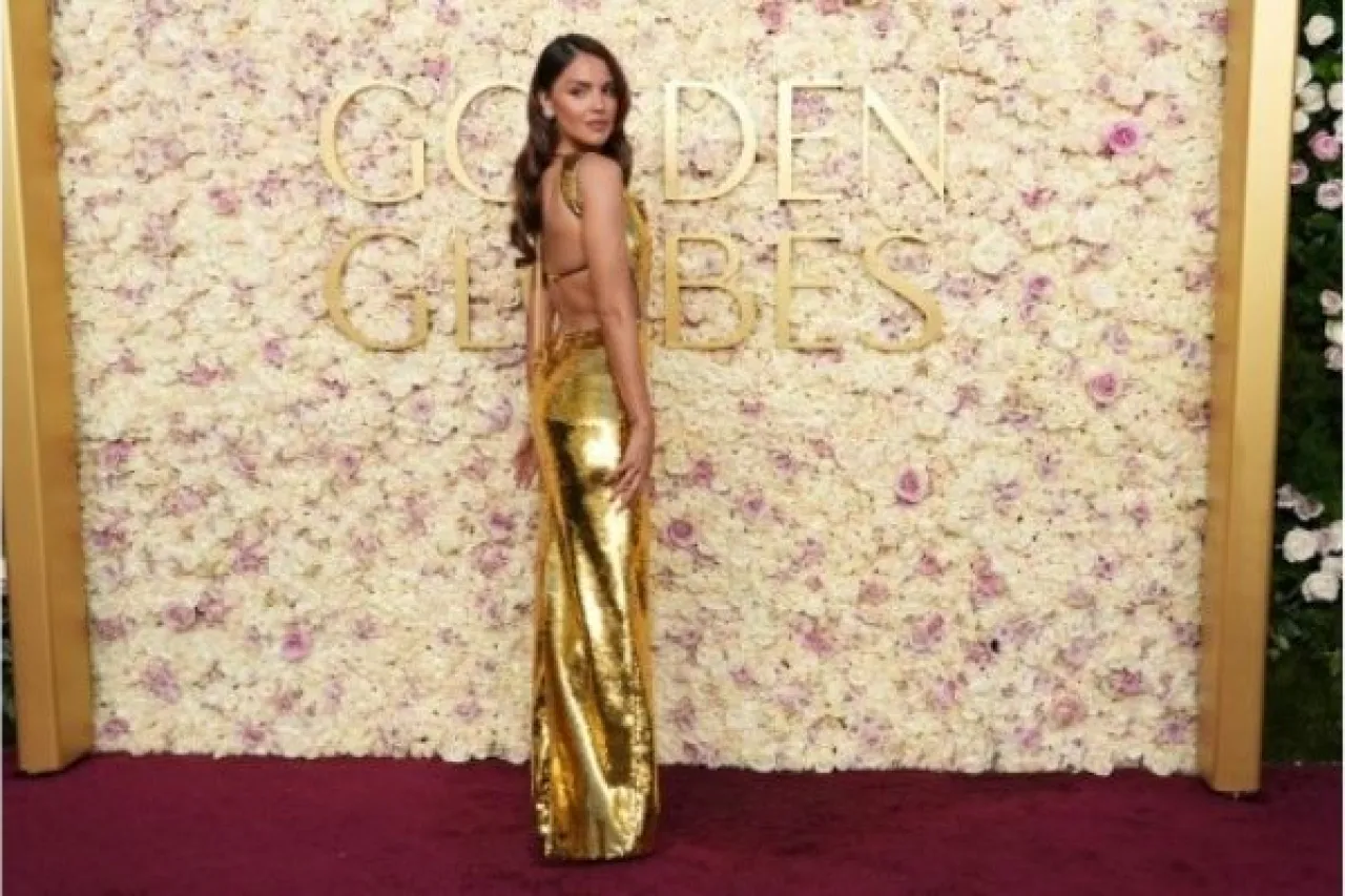 Brilla Eiza González en la Alfombra Roja de los Golden Globes