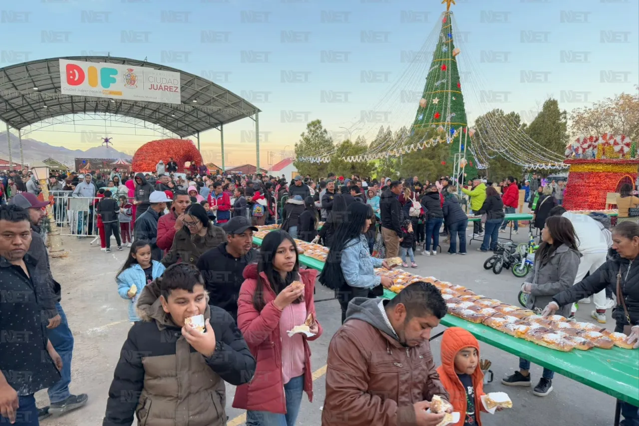 Parten megarosca de reyes en Villa Navideña del DIF