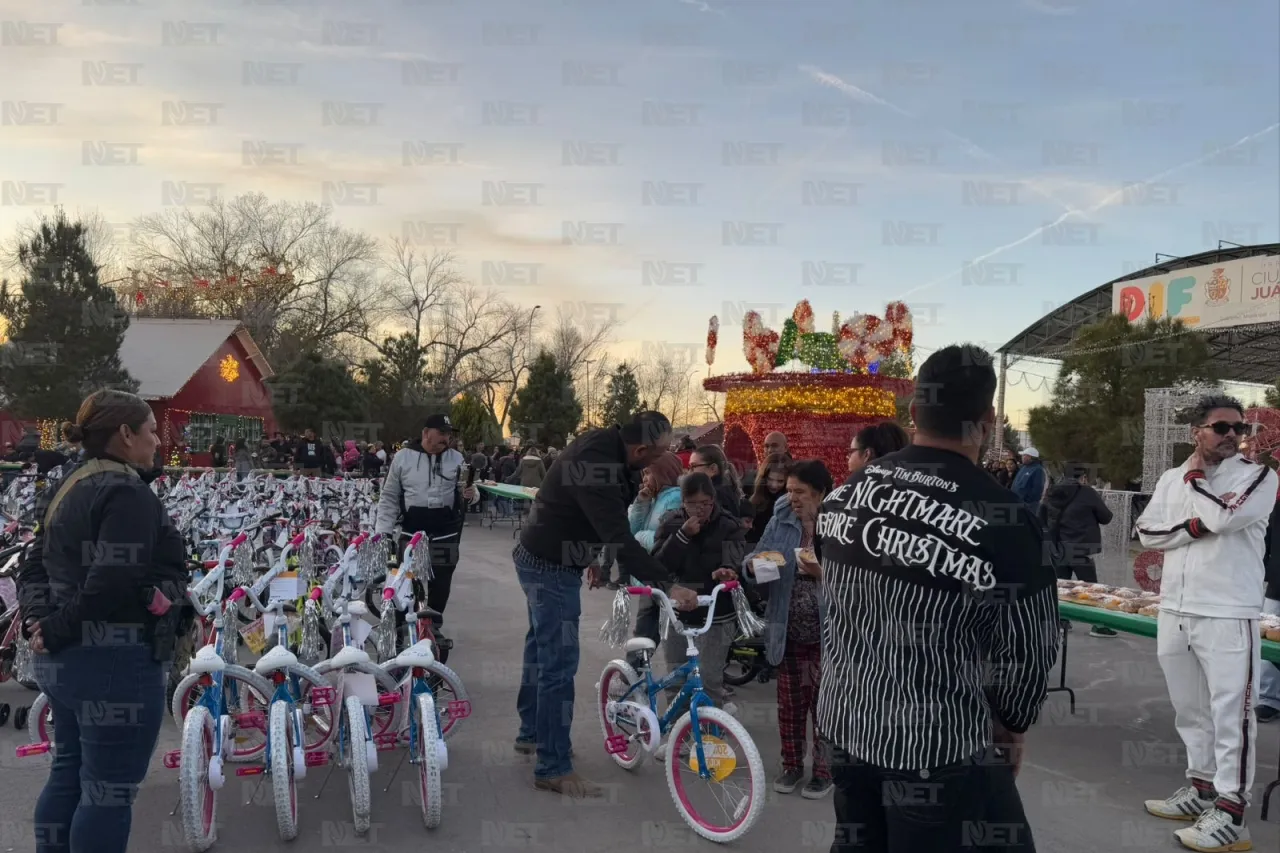 Parten megarosca de reyes en Villa Navideña del DIF