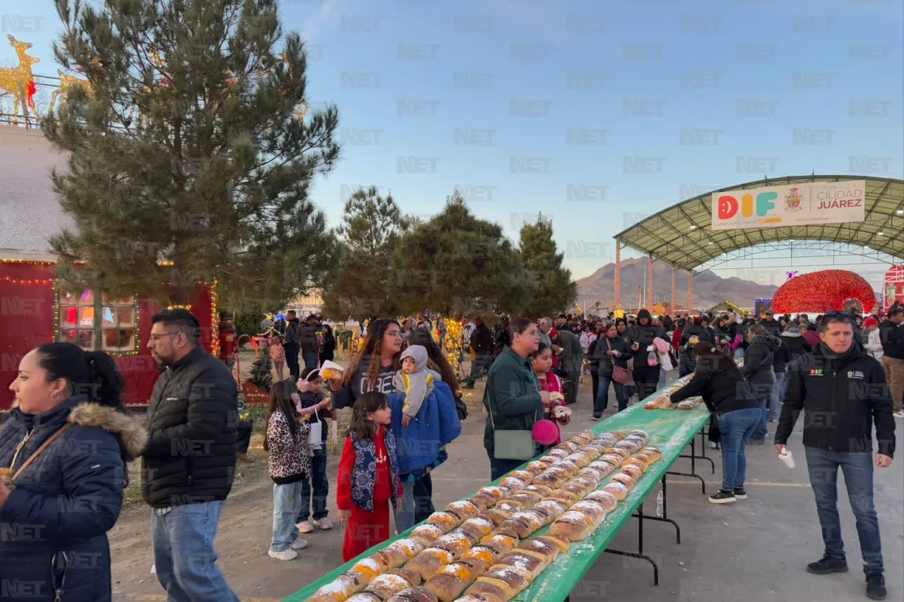 Parten megarosca de reyes en Villa Navideña del DIF