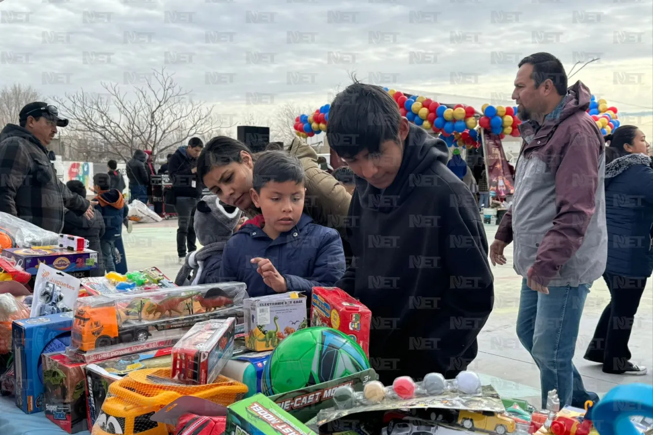 Con regalos celebran Día de Reyes en la Castillo Peraza