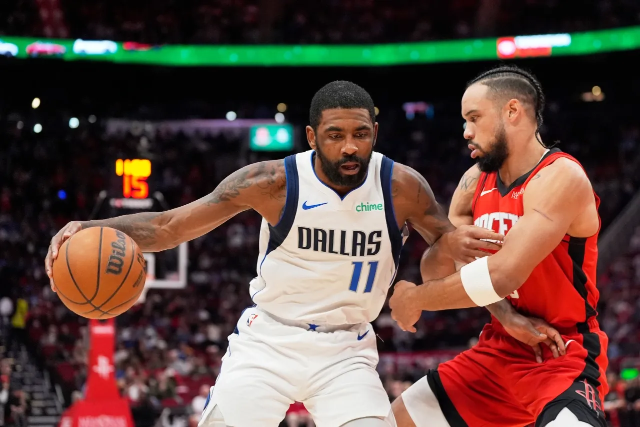 Kyrie Irving de los Mavericks fuera por hernia discal; sin fecha de regreso