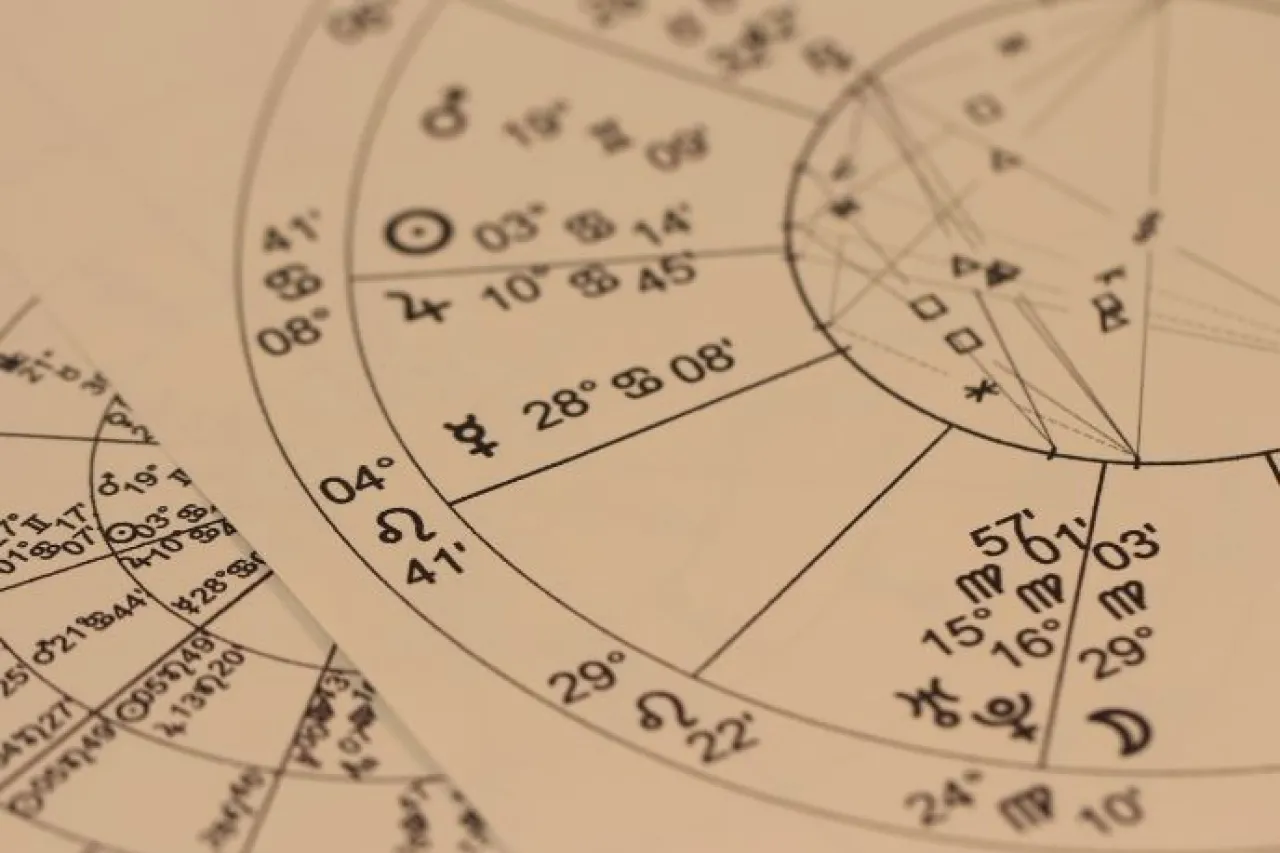 No fue elegida al azar; hoy es el Día Mundial de la Astrología