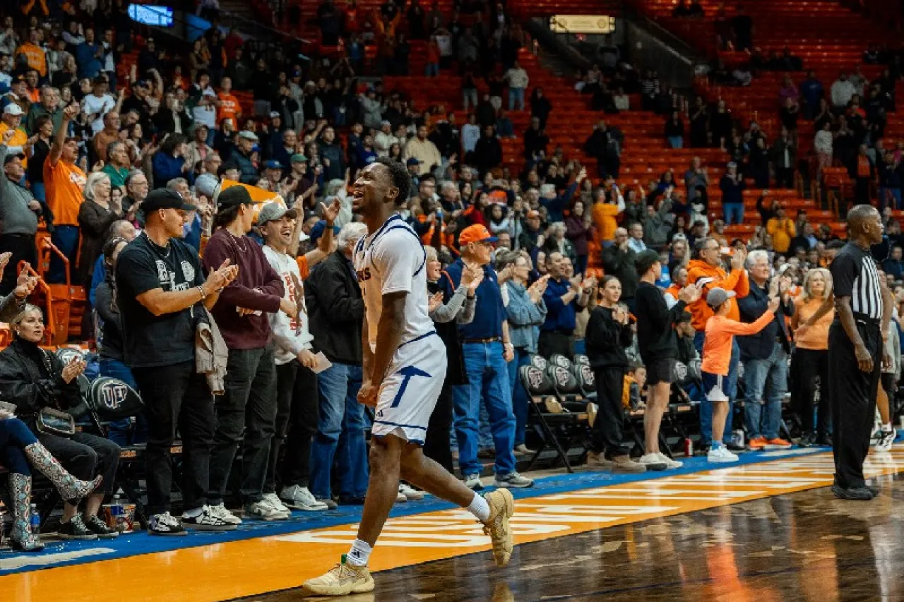 Dominan Mineros a Sam Houston para seguir invictos en la C-USA