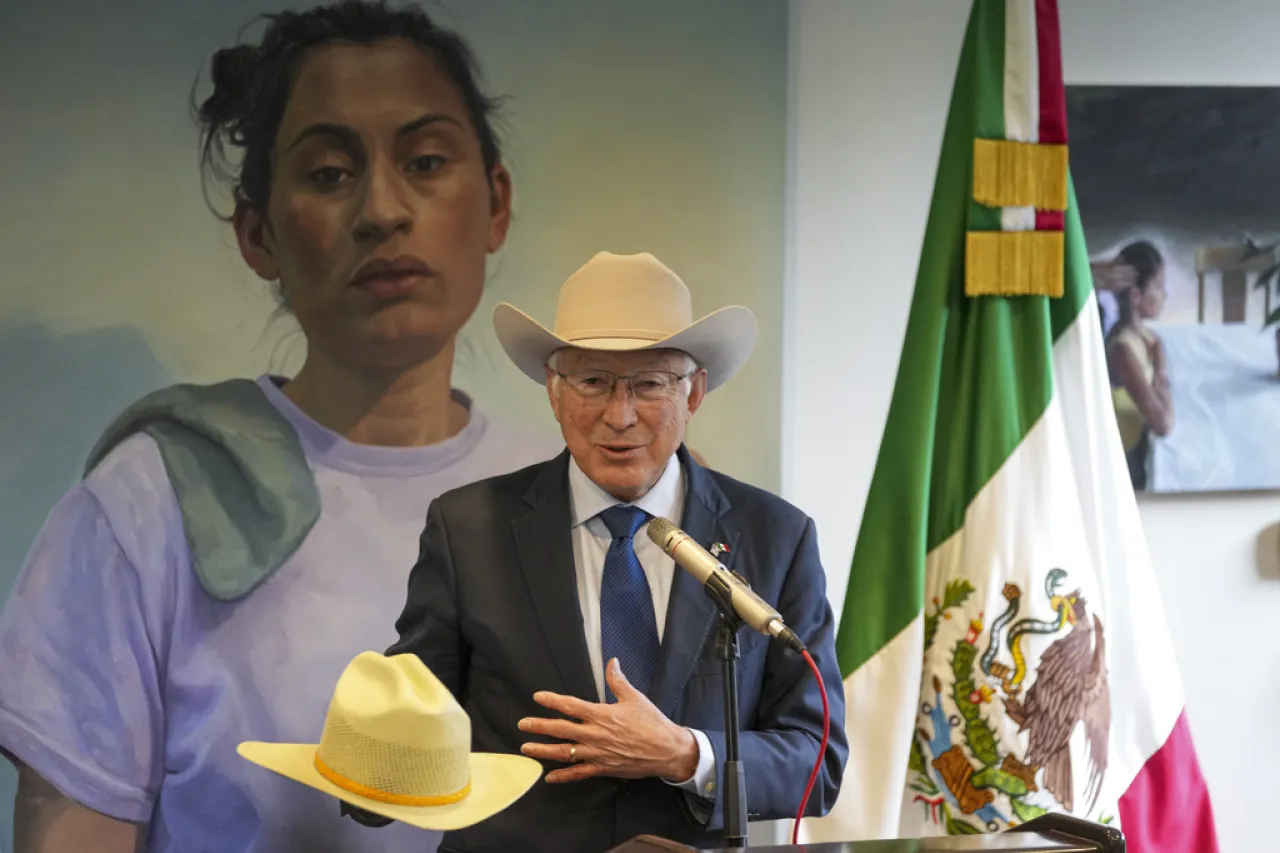 Percibe Ken Salazar 'cambios grandes' en la relación diplomática bajo Trump