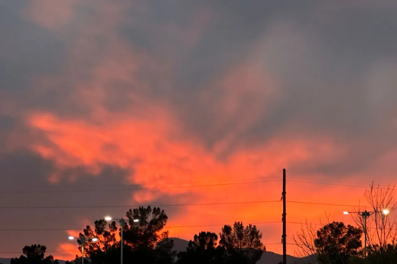 Hermoso atardecer naranja en Juárez