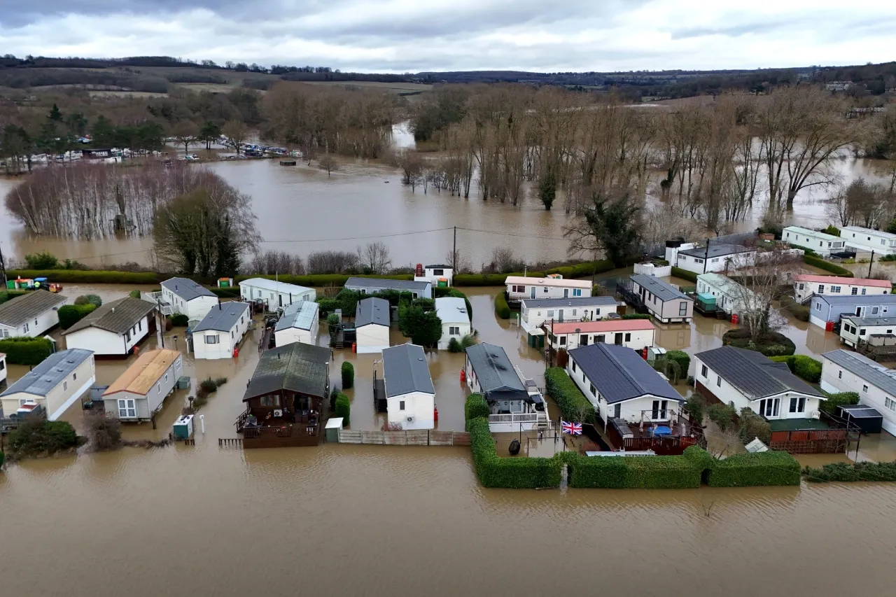 Autoridades de Reino Unido rescatan a 60 personas debido a las inundaciones