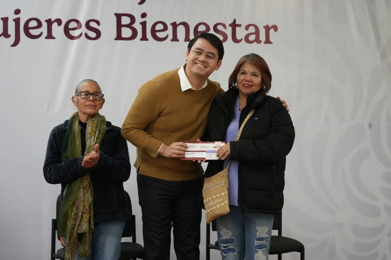 Entregan en Juárez primeras tarjetas del apoyo Mujer Bienestar