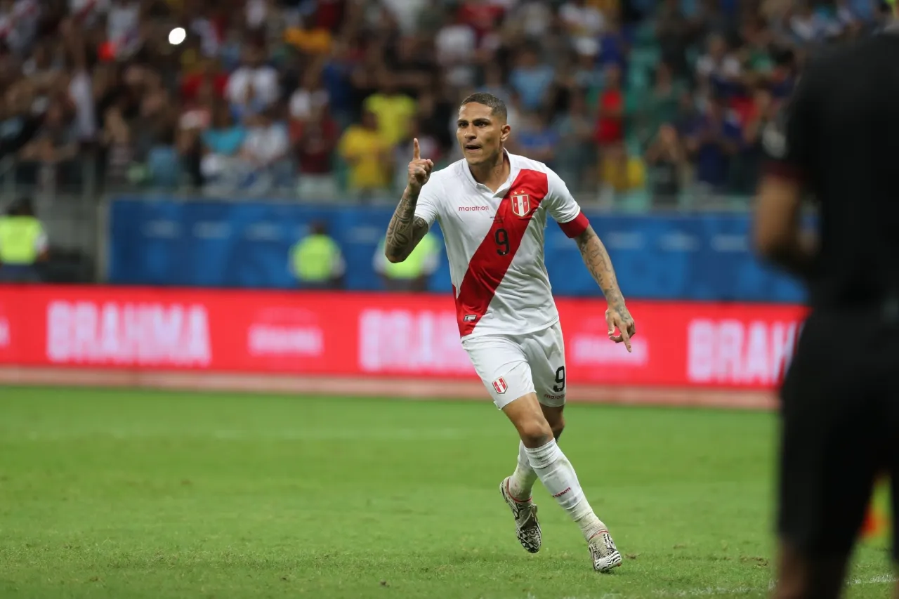 Paolo Guerrero anuncia final de su carrera con la selección de Perú