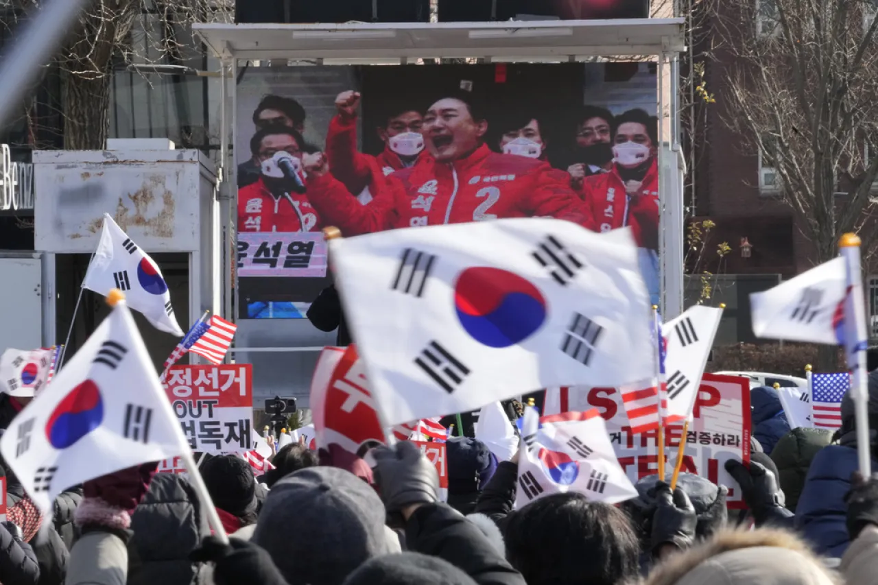 Surcorea recibe otra orden para detener al presidente Yoon