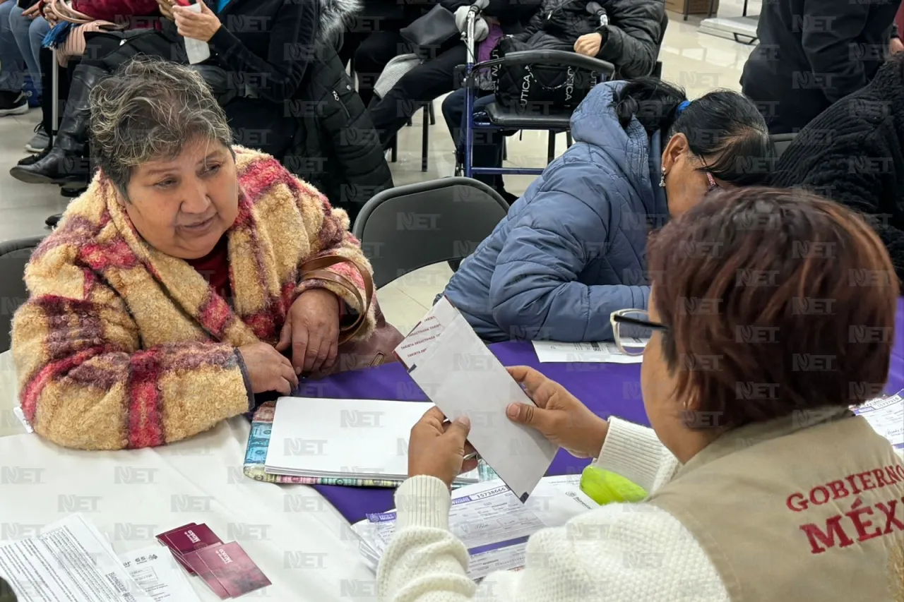 Entregan en Juárez primeras tarjetas del apoyo Mujer Bienestar