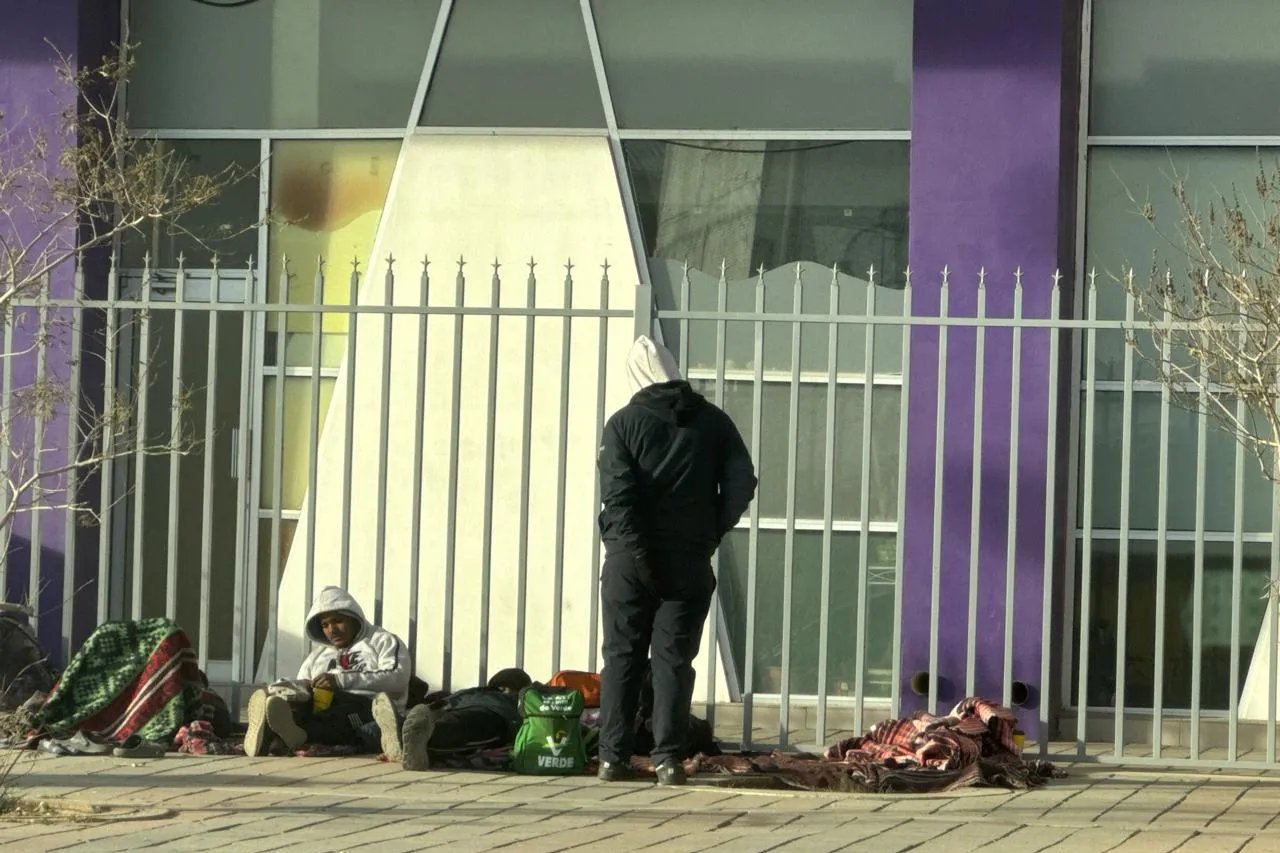 Si ves a alguien durmiendo en la calle en el frío, avisa y salva vidas