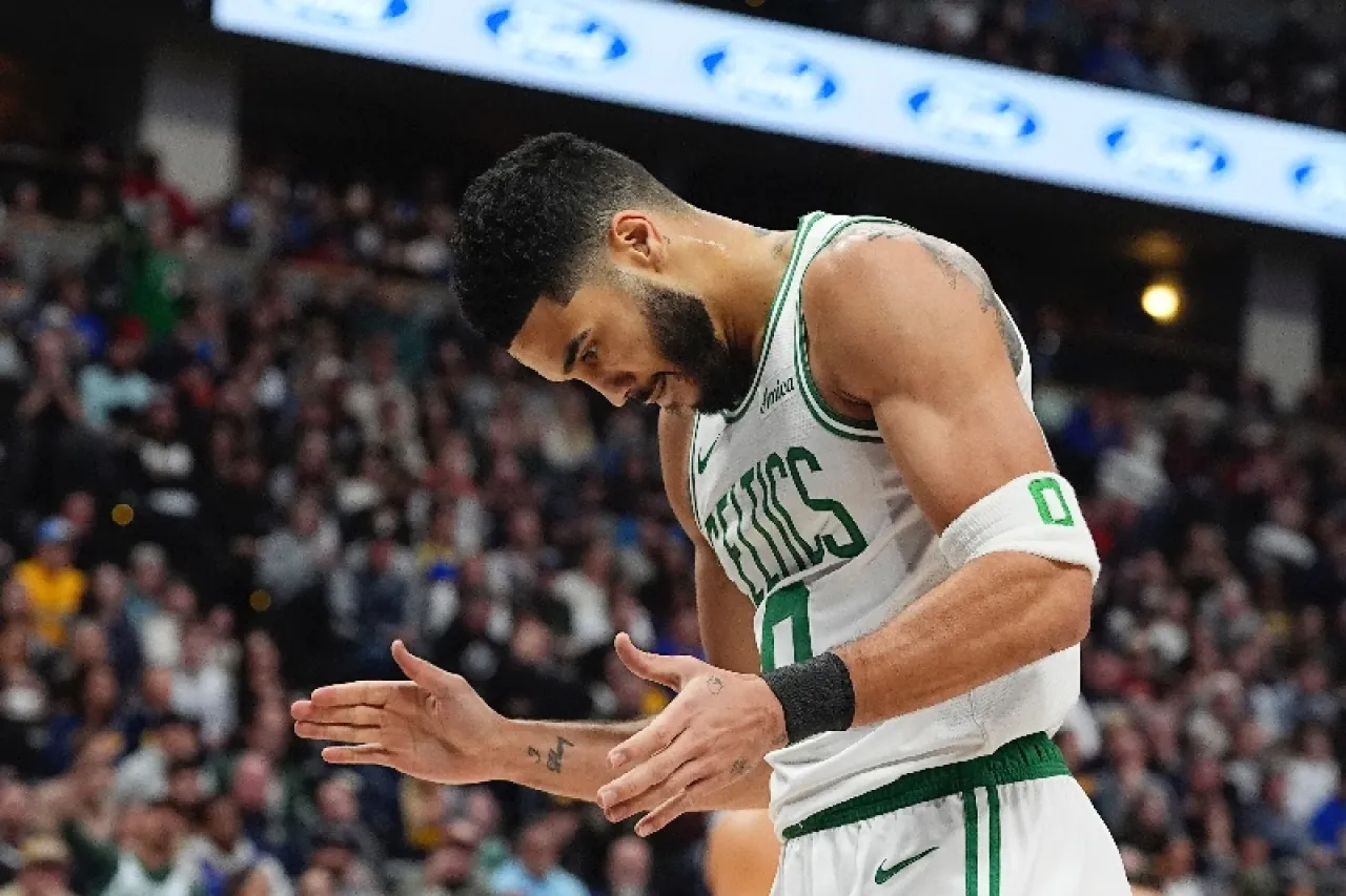 Tatum y Porzingis ponen show y los Celtics le ganan a Nuggets