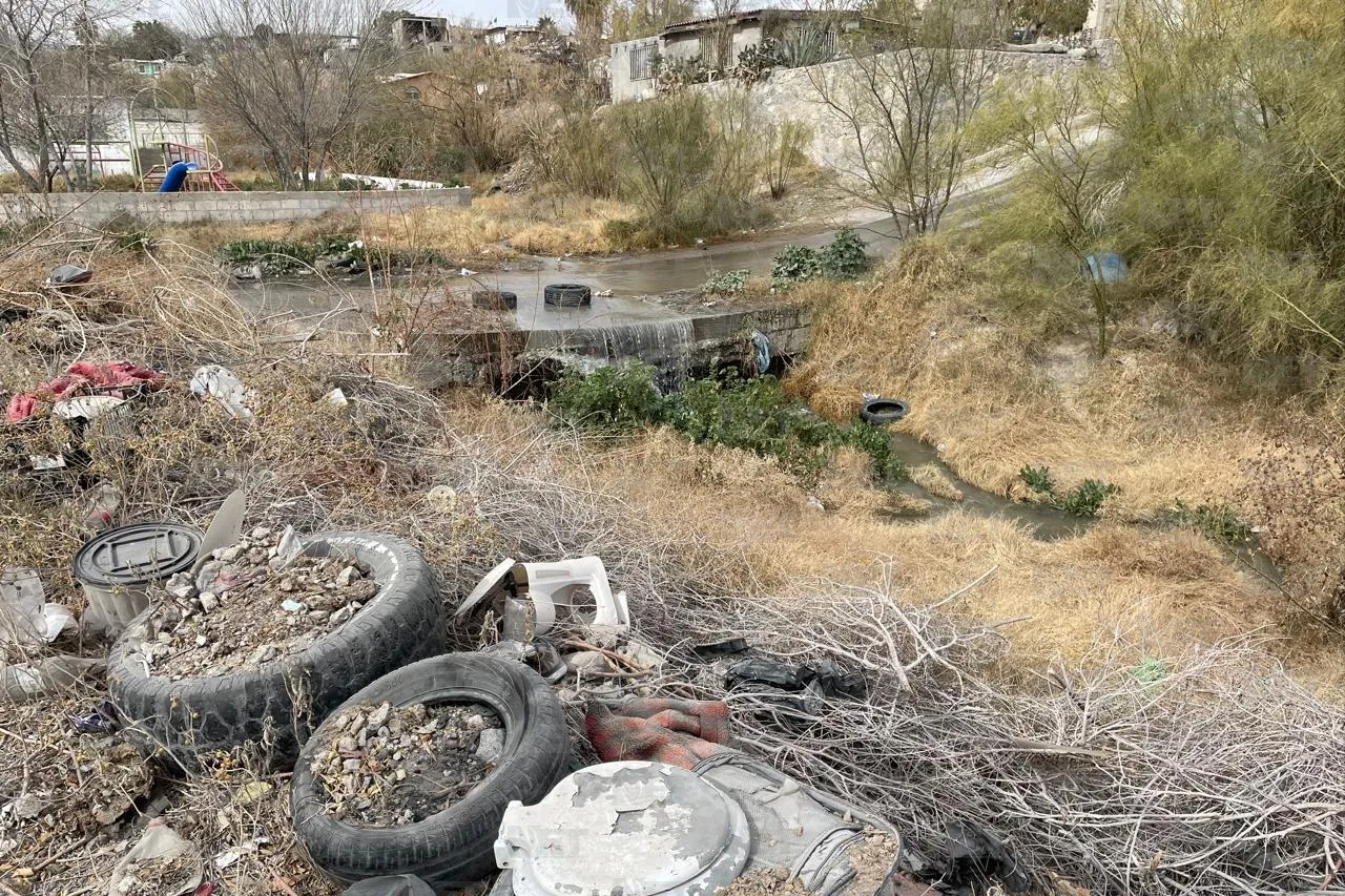 Atiende JMAS brote de aguas negras en la Mariano Escobedo