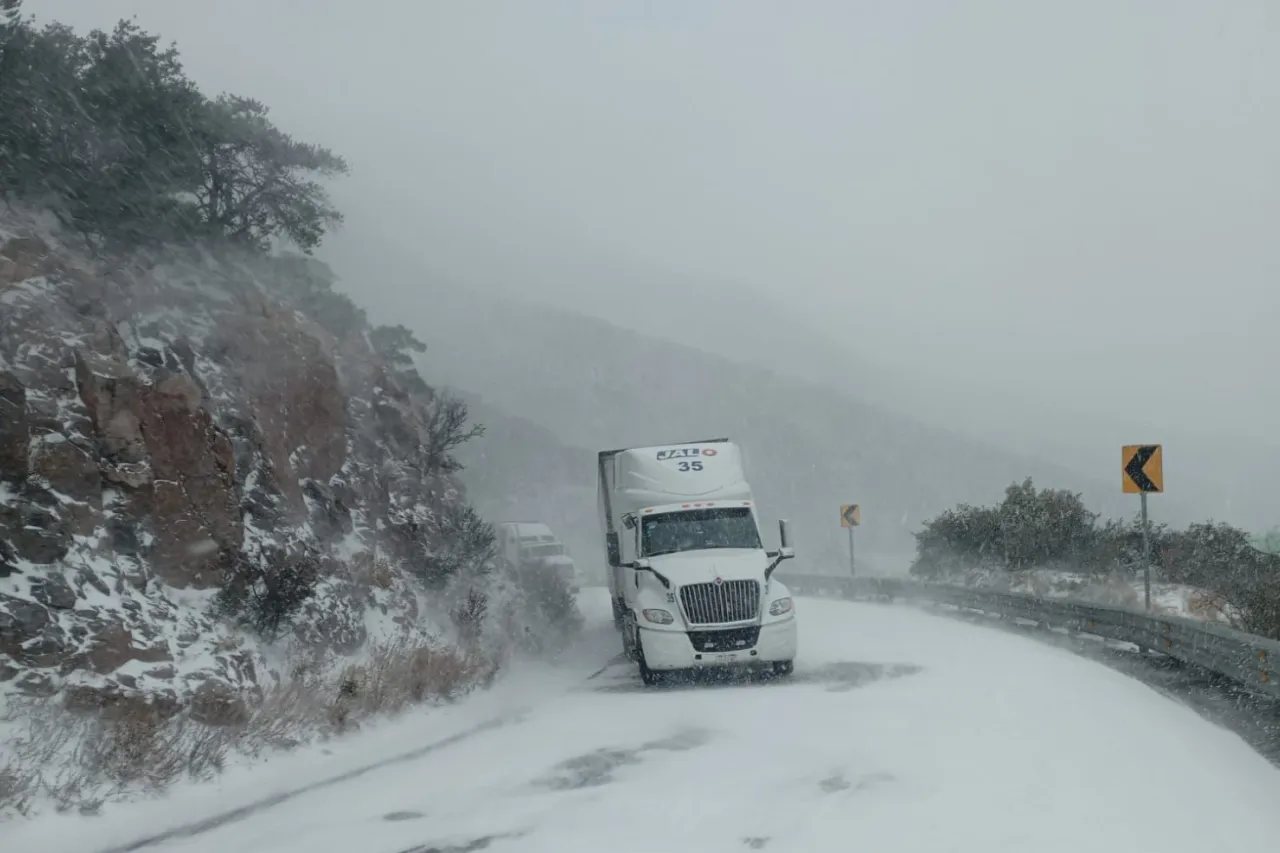 Cierran tramos carreteros Janos-Agua Prieta y Janos-Ascensión