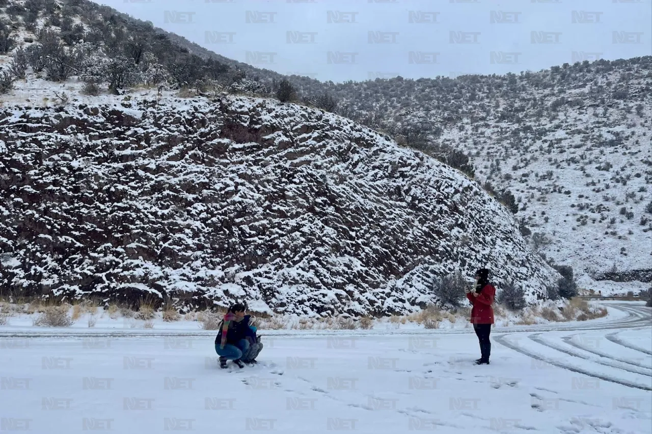 Disfrutan de la primera nevada del año en Mata Ortiz y Casas Grandes