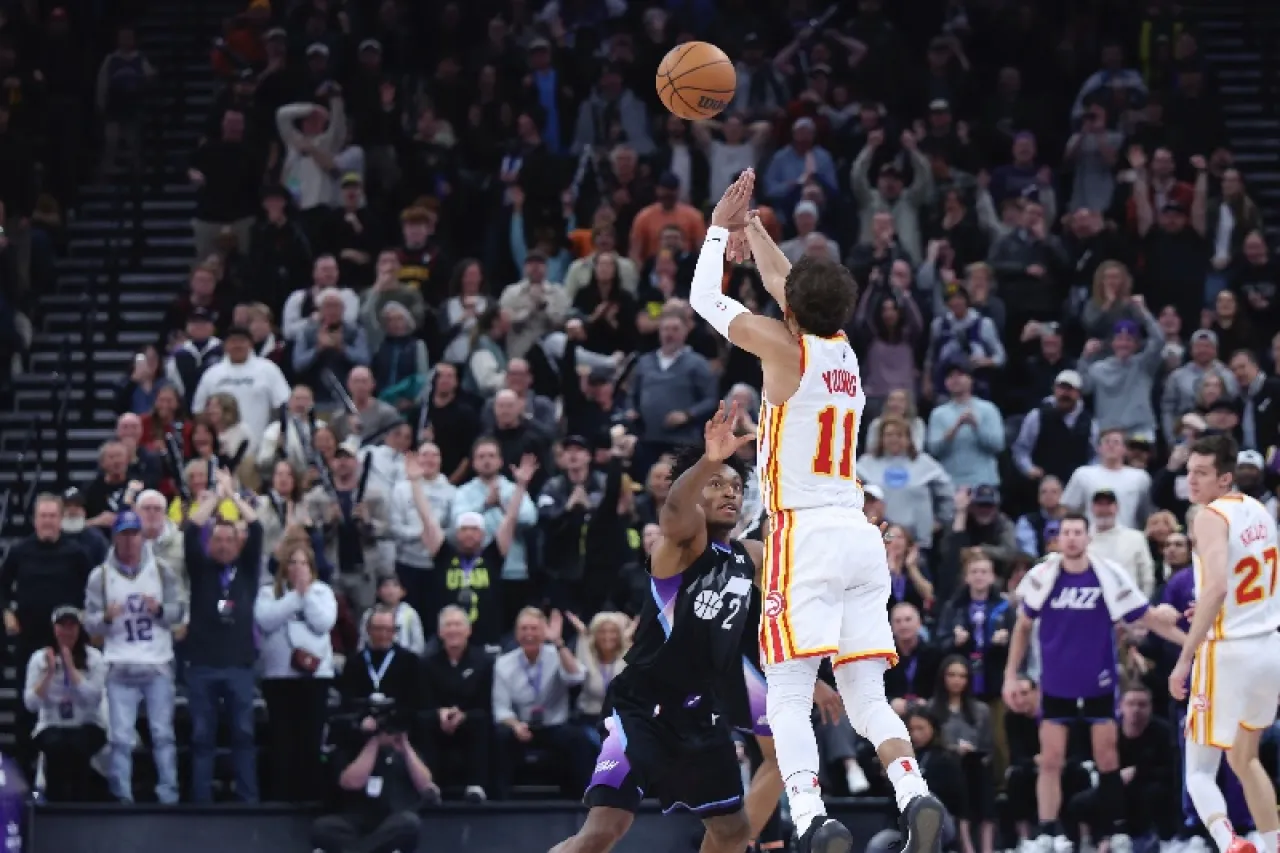 Video: Hawks dejan en la duela al Jazz con ´buzzer beater' de media cancha