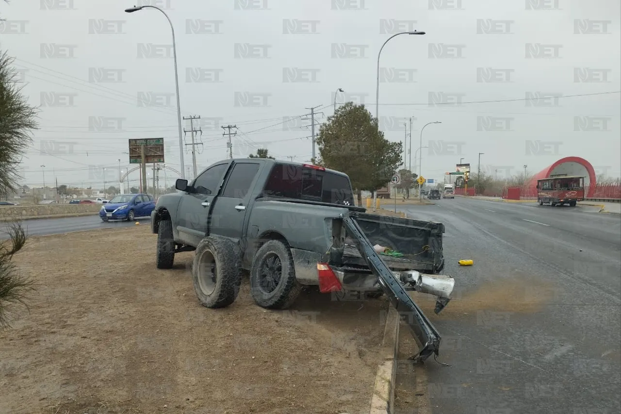 Derrapa y se sube a camellón en la Heroico Colegio Militar