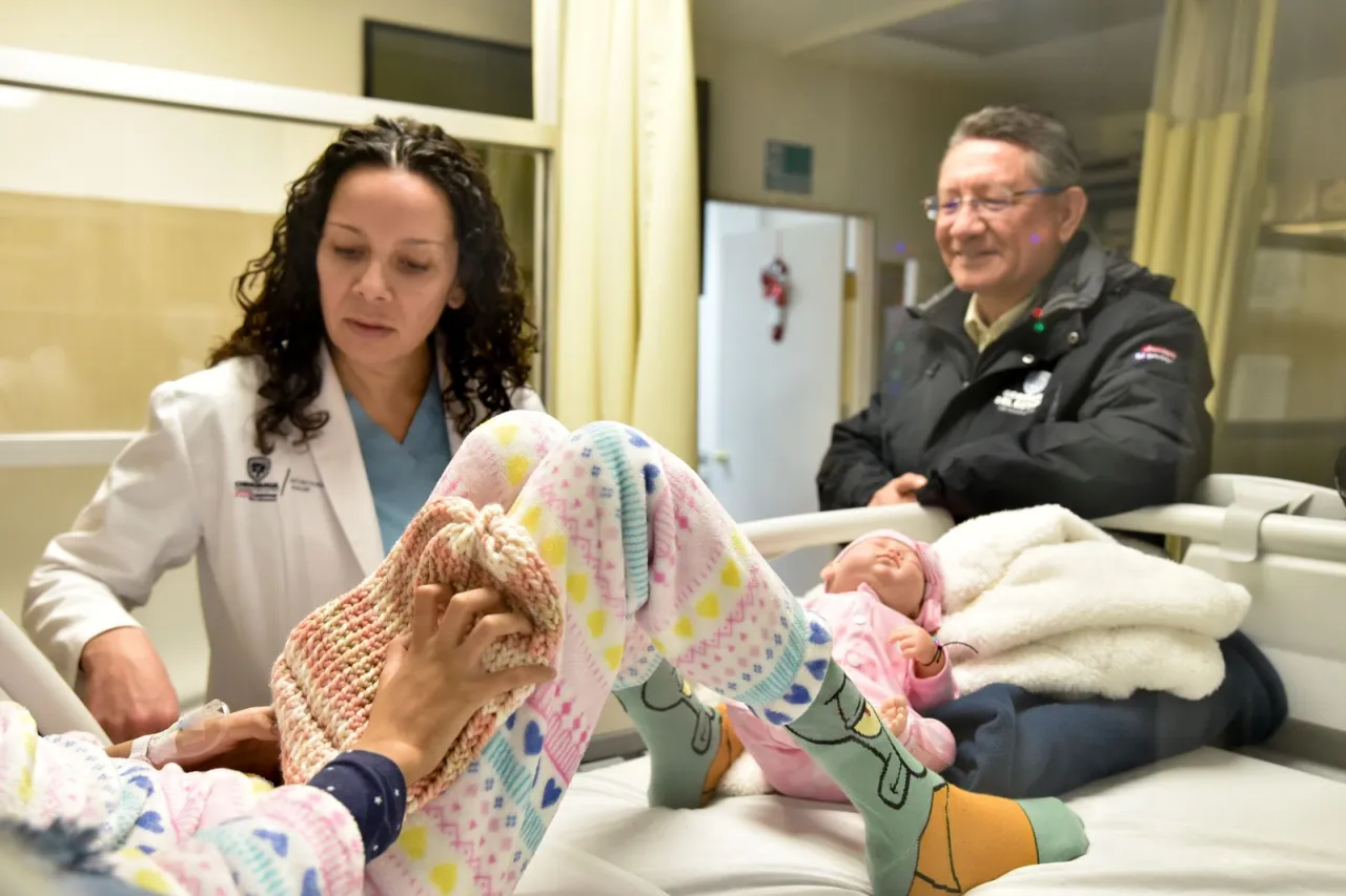 Regalan gorritos a 'Casa del Menor Migrante' y al Hospital Infantil