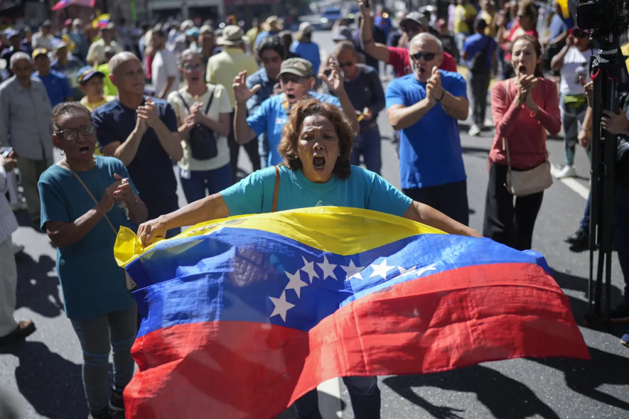 María Corina Machado reaparece en la protesta de Caracas contra Maduro