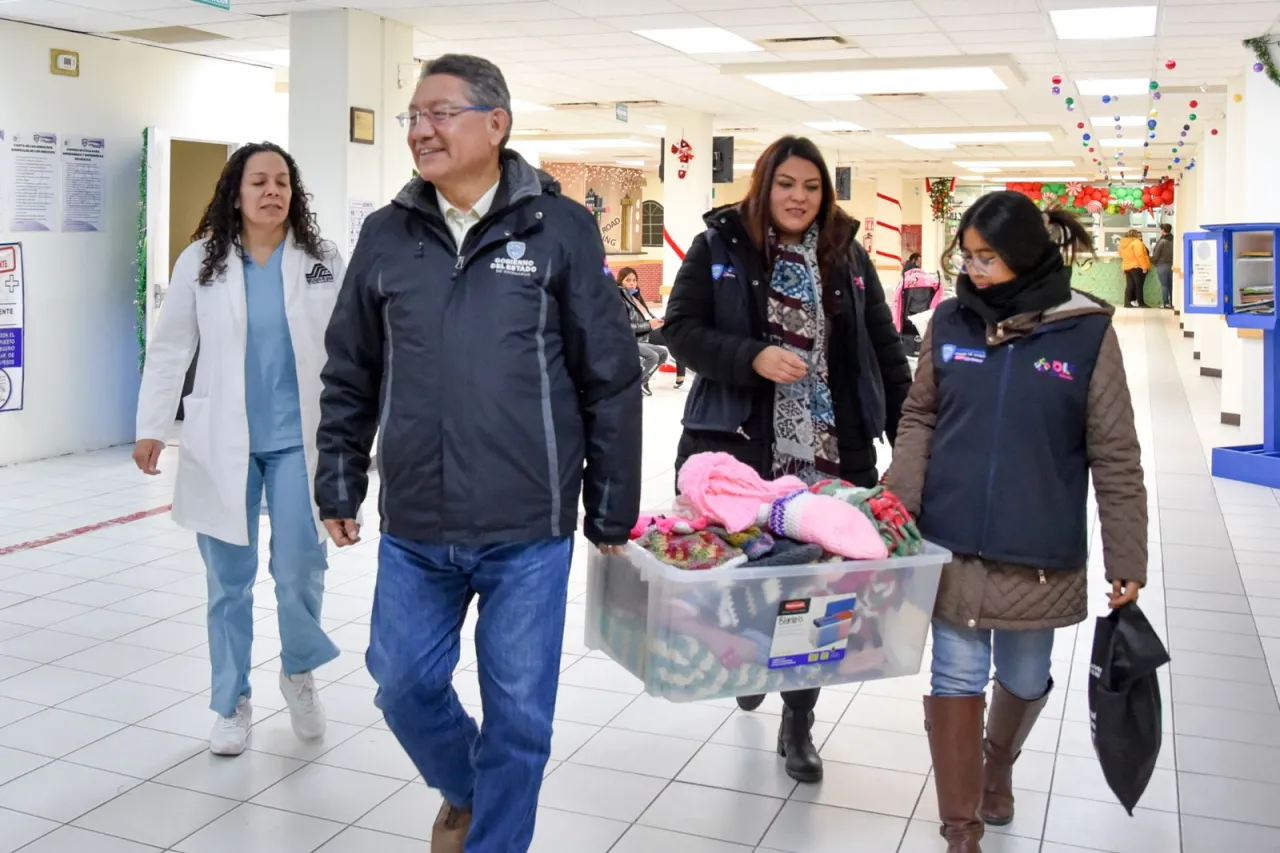 Regalan gorritos a 'Casa del Menor Migrante' y al Hospital Infantil