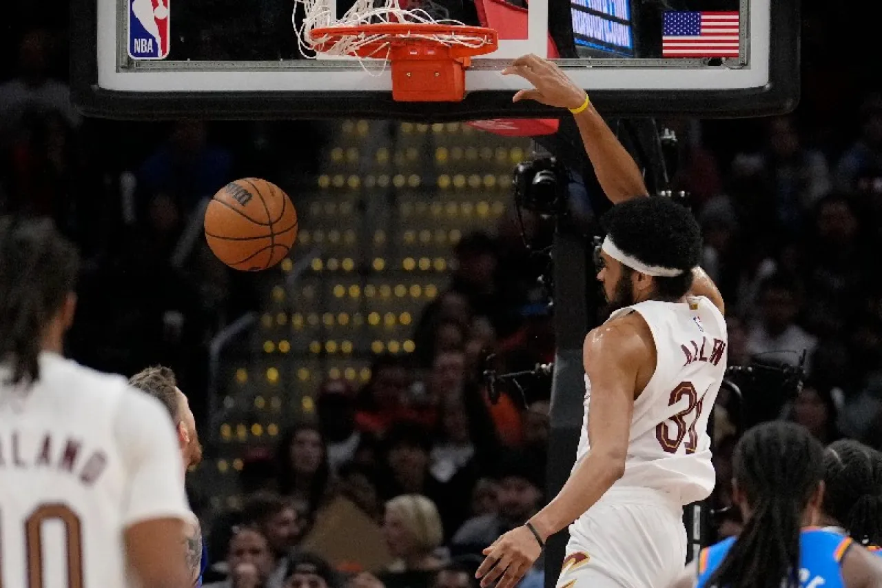 Cavaliers 'tumban' a Thunder en duelo de pesos pesados