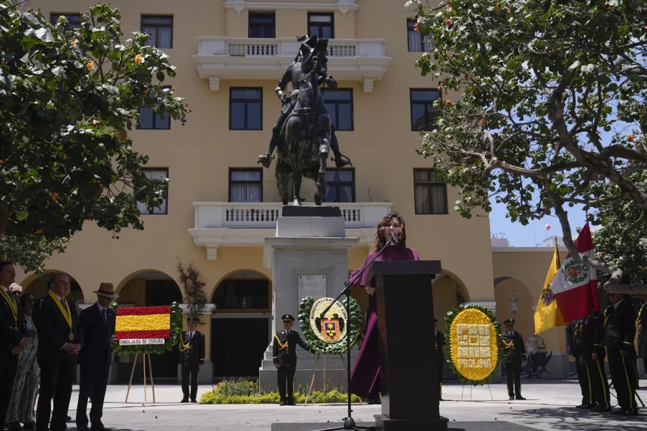 Regresa estatua del conquistador Pizarro cerca de plaza más importante de Perú