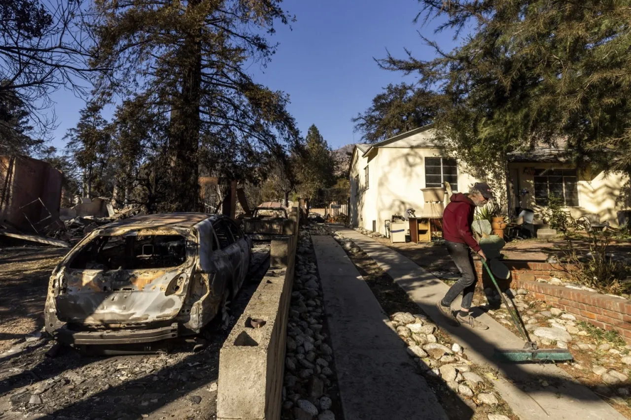 ¿Por qué algunas casas quedan en pie tras los incendios? No es solo suerte