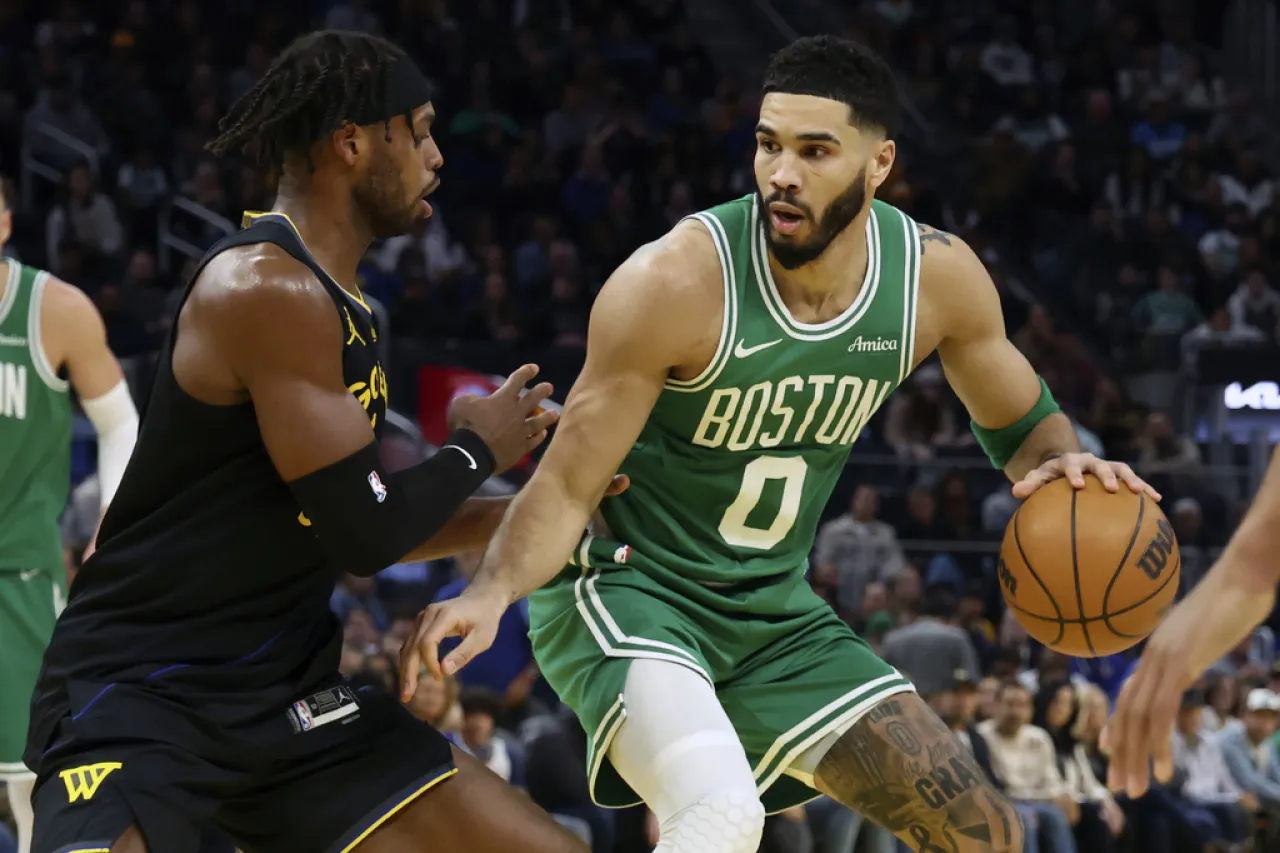 Celtics propinan a Warriors, su derrota más abultada en casa en 40 años